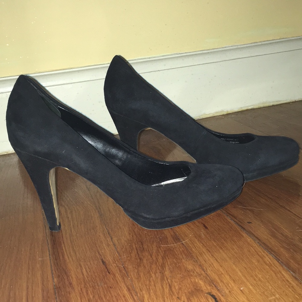 Black suede pumps - Picture 1 of 2